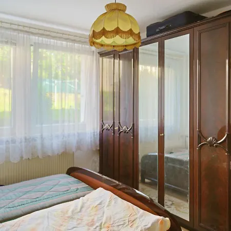 Hébergement de vacances Alluring Bungalow In With Terrace *