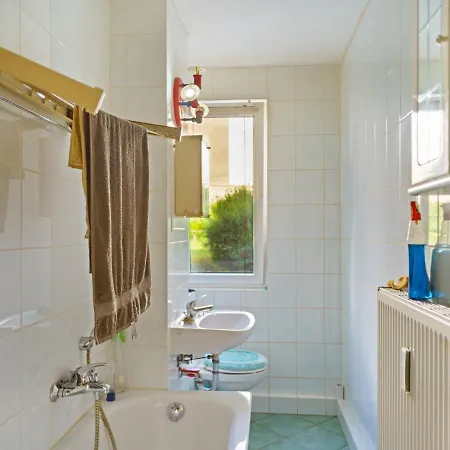 Alluring Bungalow In With Terrace Hébergement de vacances *