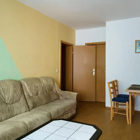 Alluring Bungalow In With Terrace Hébergement de vacances *